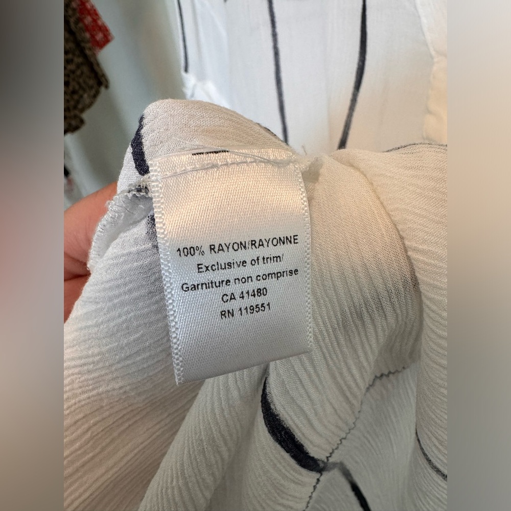 BOUTIQUE TOP 🤍🤍🤍 - Picture 3 of 4
